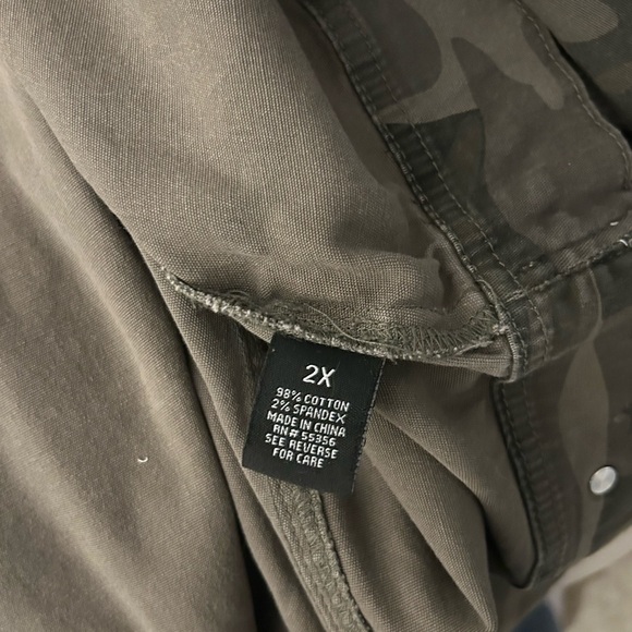 Camo Jean-like jacket - Picture 2 of 2